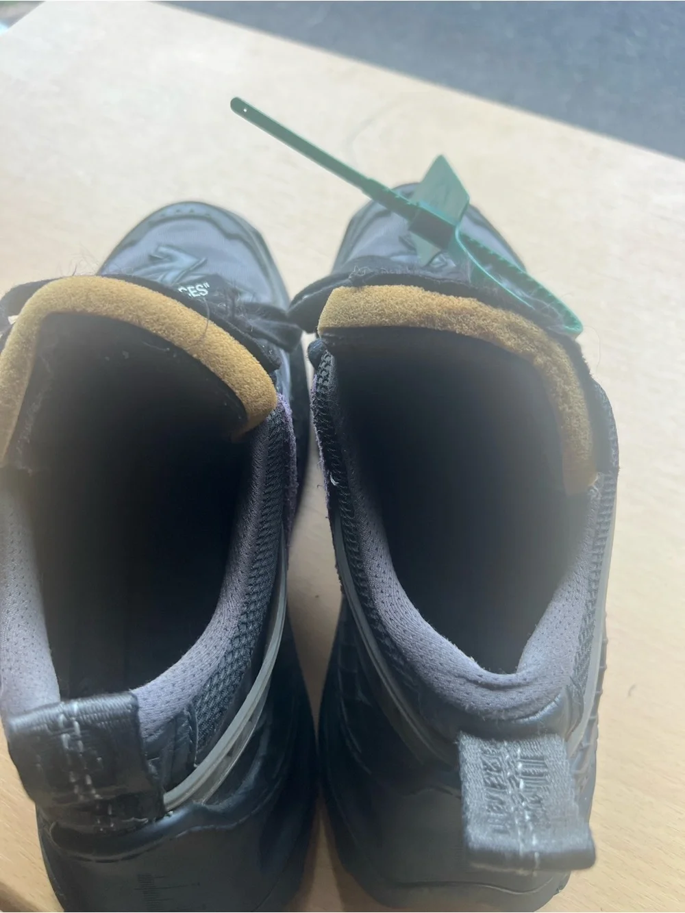 OFF-WHITE ODSY-1000 'BLACK GREY FUCHSIA' Men’s Size 39 Sneakers